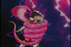 Seiya subissant le Thunder Claw
