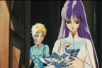 Saori regardant le casque de Hyôga, sous les yeux de Freya